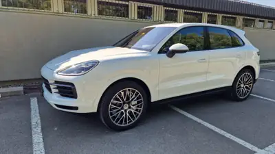 Porsche Cayenne S — SUV haute performance, 440 ch et technologie 360° — interni