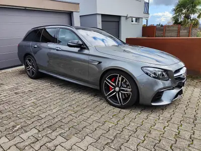 Mercedes-Benz E 63 AMG S 4Matic — Break de prestige 612 ch, entretien à jour — côté