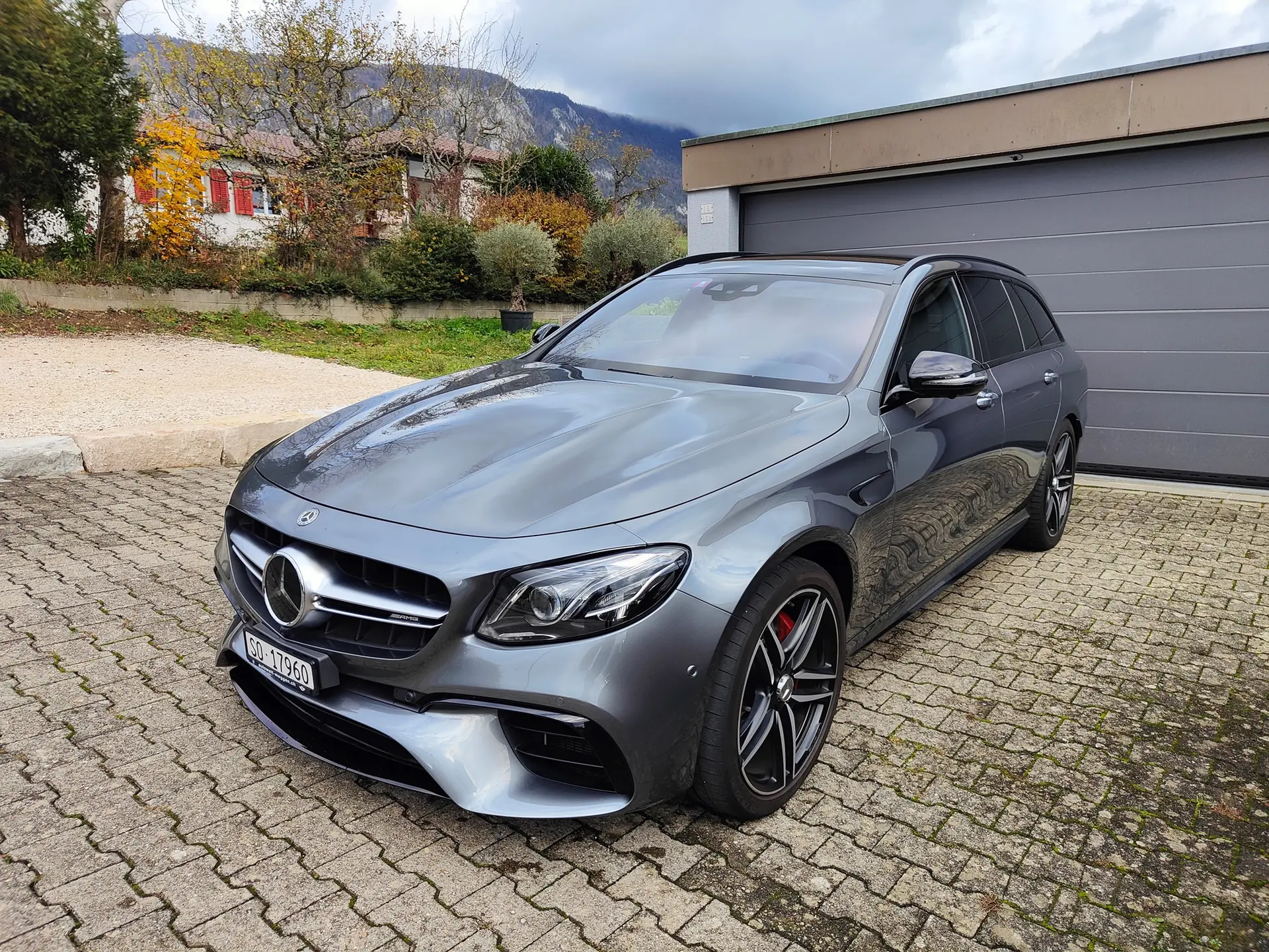 Mercedes-Benz E 63 AMG S 4Matic — Break de prestige 612 ch, entretien à jour — vue extérieure