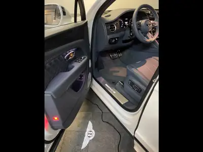 Bentley Bentayga V8 — SUV de luxe britannique, 549 ch et seulement 26 500 km — Heckansicht