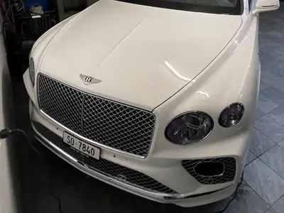 Bentley Bentayga V8 — SUV de luxe britannique, 549 ch et seulement 26 500 km — Seitenansicht