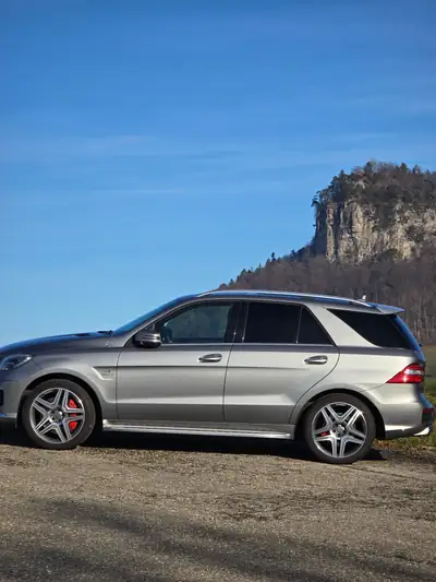 Mercedes-Benz ML 63 AMG 4Matic — 557 ch, entretien récent, état exceptionnel — Miniatur 7