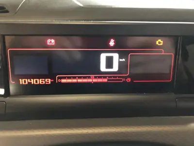 Citroën C4 Cactus 1.6 BlueHDi Shine — SUV urbain économe, 129 000 km — tableau de bord