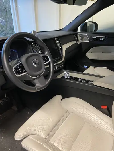 Volvo XC60 T8 eAWD Inscription — SUV hybride rechargeable, entretien Volvo, 68'000 km — Thumbnail 9