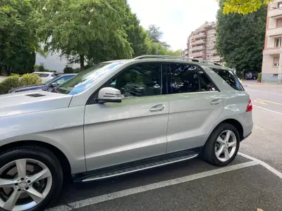 Mercedes-Benz ML 350 4Matic — SUV premium 7 places, motorisation 306 ch — Seitenansicht