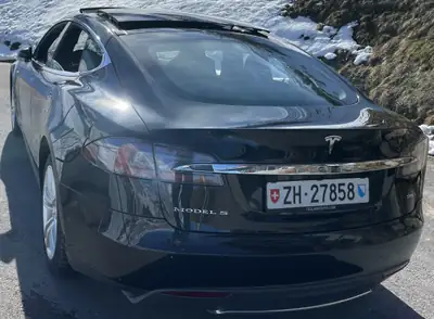 Tesla Model S 90D — Berline électrique haute performance, Autopilot et Supercharge gratuit — Innenraum