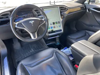 Tesla Model S 90D — Berline électrique haute performance, Autopilot et Supercharge gratuit — Detail