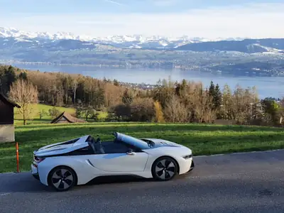 BMW i8 Roadster — Hybride rechargeable sportif, 10'200 km, design futuriste — Miniature 10