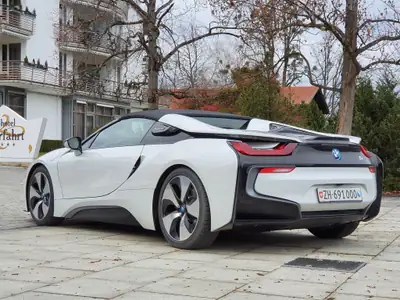 BMW i8 Roadster — Hybride rechargeable sportif, 10'200 km, design futuriste — Miniature 13