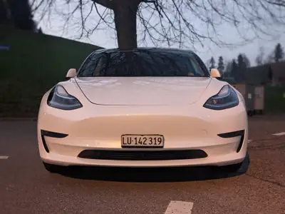 Tesla Model 3 Long Range Dual Motor AWD — Berline électrique haute performance, 250'000 km — vista esterna