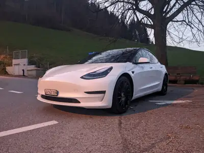 Tesla Model 3 Long Range Dual Motor AWD — Berline électrique haute performance, 250'000 km — fianco