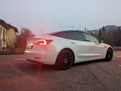 Tesla Model 3 Long Range Dual Motor AWD — Berline électrique haute performance, 250'000 km — Miniatura 10