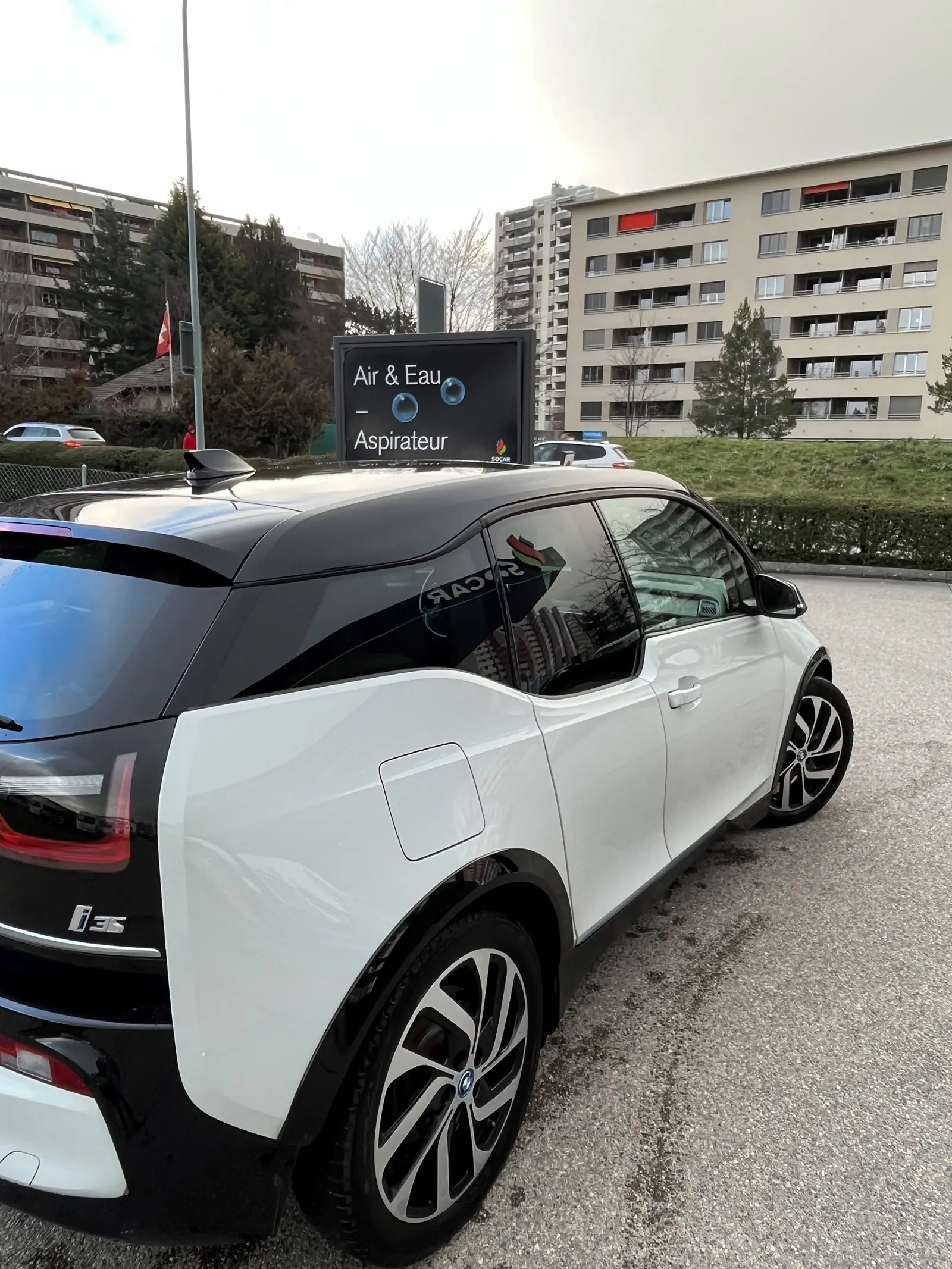 BMW i3s 120Ah — Citadine électrique performante, 31 900 km seulement — Außenansicht