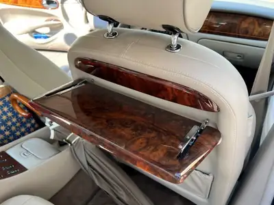 Daimler V8 4.0 S/C — Berline de prestige, 363 ch et luxe intemporel — détail
