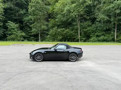 Mazda MX-5 2.0 Revolution — Le roadster sportif de référence, 32 800 km seulement — interior