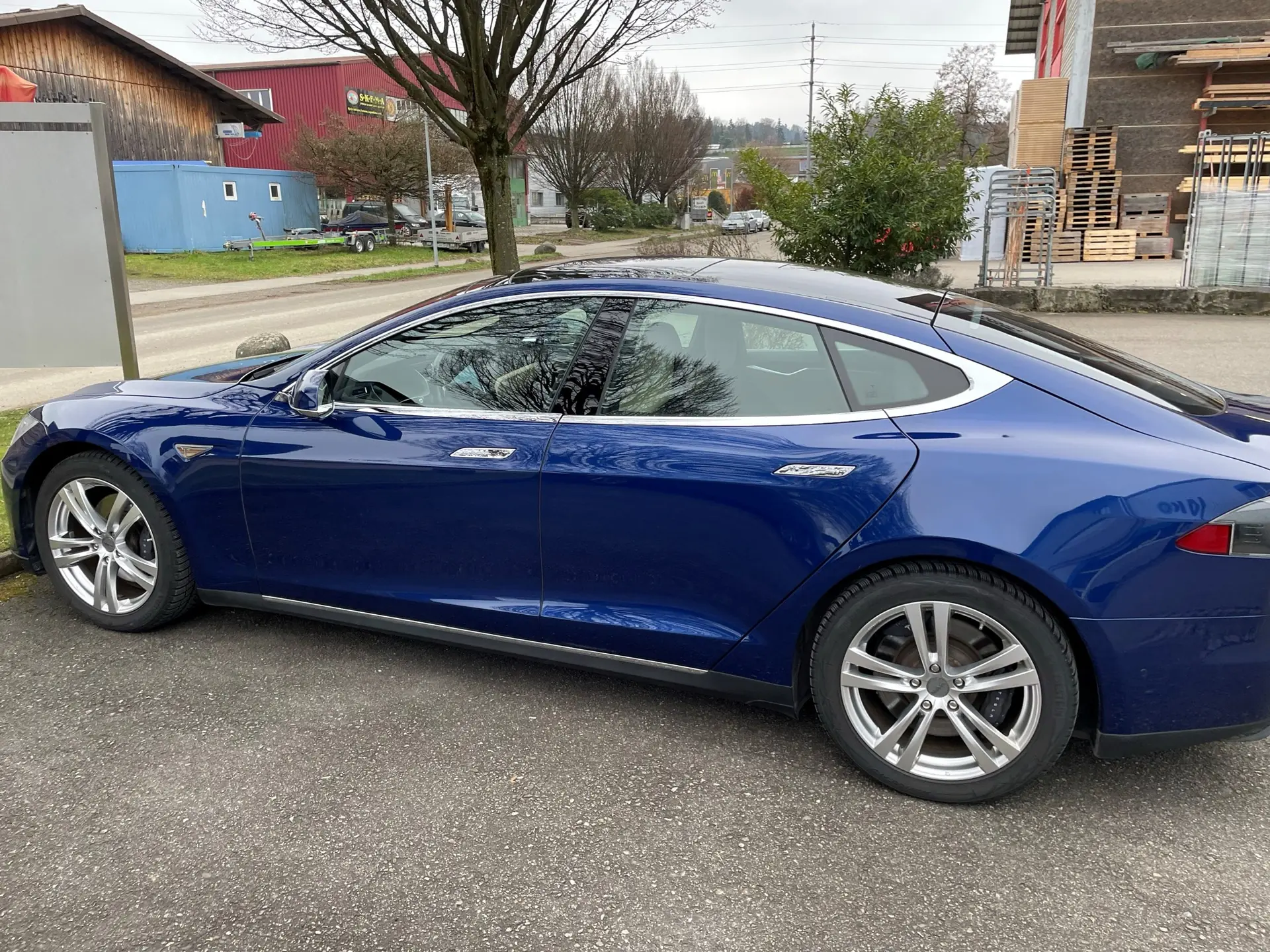 Tesla Model S 85 — Berline électrique haute performance, 388 ch, garantie jusqu'en 2024