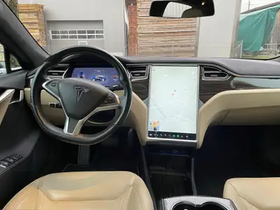Tesla Model S 85 — Berline électrique haute performance, 388 ch, garantie jusqu'en 2024 — Armaturenbrett