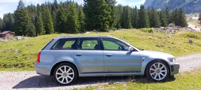 Audi RS4 Avant quattro 2001 — Le break sportif de référence, 380 ch authentiques — dettaglio