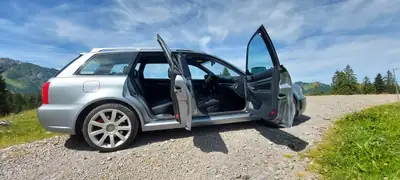 Audi RS4 Avant quattro 2001 — Le break sportif de référence, 380 ch authentiques — Miniatura 9