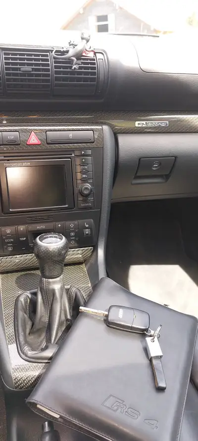 Audi RS4 Avant quattro 2001 — Le break sportif de référence, 380 ch authentiques — Miniatura 15