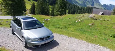 Audi RS4 Avant quattro 2001 — Le break sportif de référence, 380 ch authentiques — Miniatura 18