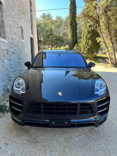 Porsche Macan Turbo PDK — SUV haute performance, 400 ch et seulement 56 000 km — Seitenansicht