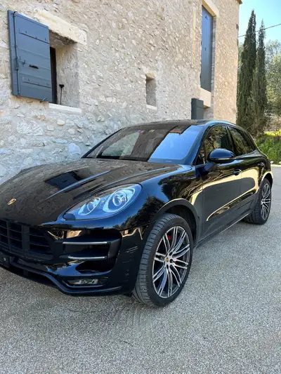 Porsche Macan Turbo PDK — SUV haute performance, 400 ch et seulement 56 000 km — Innenraum