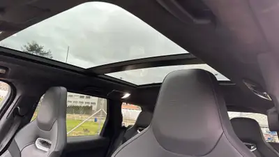 Land Rover Range Rover Sport SVR V8 5.0 Suralimenté — Performance extrême et luxe britannique — Thumbnail 11