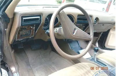 Oldsmobile Cutlass Salon 1976 — Berline américaine de caractère, état neuf — détail