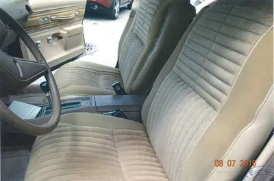 Oldsmobile Cutlass Salon 1976 — Berline américaine de caractère, état neuf — Miniature 7