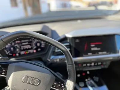 Audi Q4 Sportback e-tron 50 quattro — SUV électrique premium, 18'000 km seulement — Seitenansicht