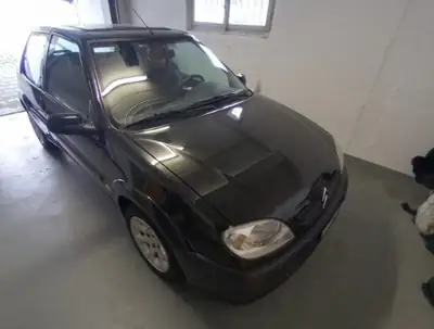 Citroën Saxo 1.6i 16V VTS Black — Sportive compacte millésime 2000, état impeccable — côté