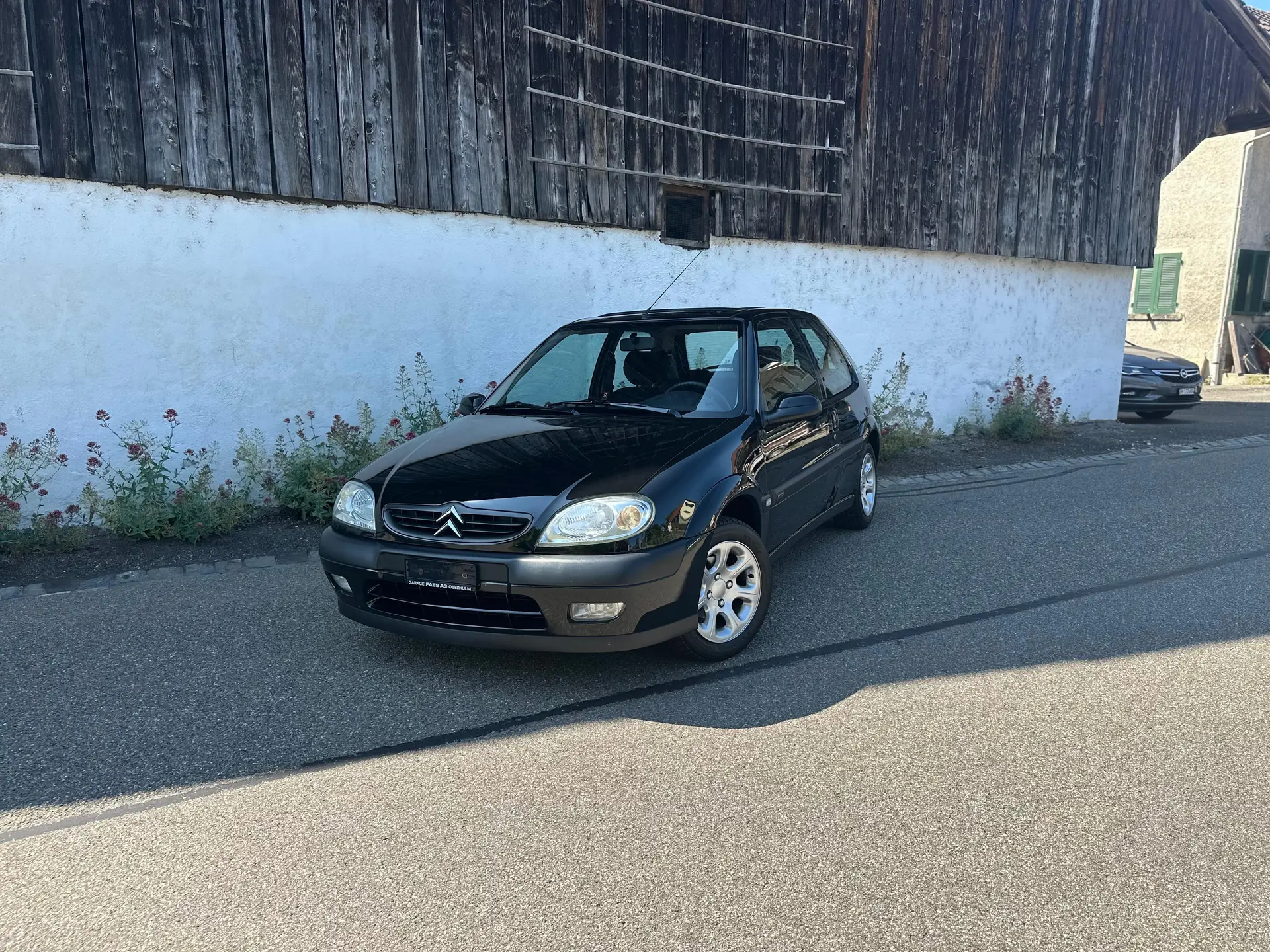 Citroën Saxo 1.6i 16V VTS Black — Sportive compacte millésime 2000, état impeccable — vue extérieure