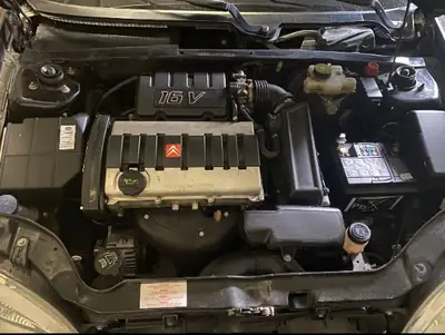 Citroën Saxo 1.6i 16V VTS Black — Sportive compacte millésime 2000, état impeccable — détail