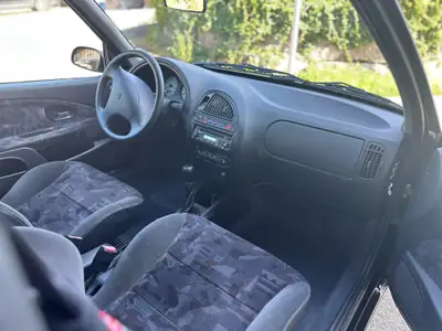 Citroën Saxo 1.6i 16V VTS Black — Sportive compacte millésime 2000, état impeccable — Miniature 11
