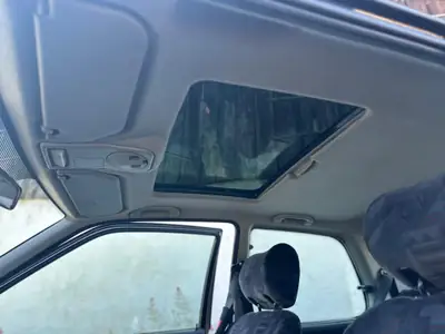 Citroën Saxo 1.6i 16V VTS Black — Sportive compacte millésime 2000, état impeccable — Miniature 18
