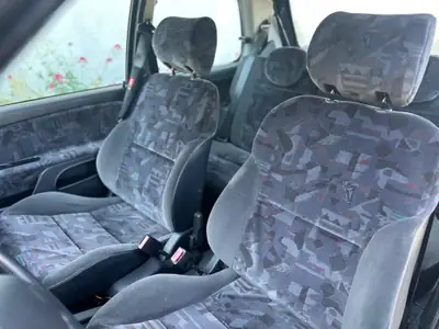 Citroën Saxo 1.6i 16V VTS Black — Sportive compacte millésime 2000, état impeccable — Miniature 16