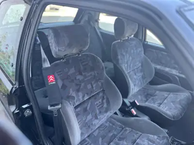 Citroën Saxo 1.6i 16V VTS Black — Sportive compacte millésime 2000, état impeccable — Miniature 20