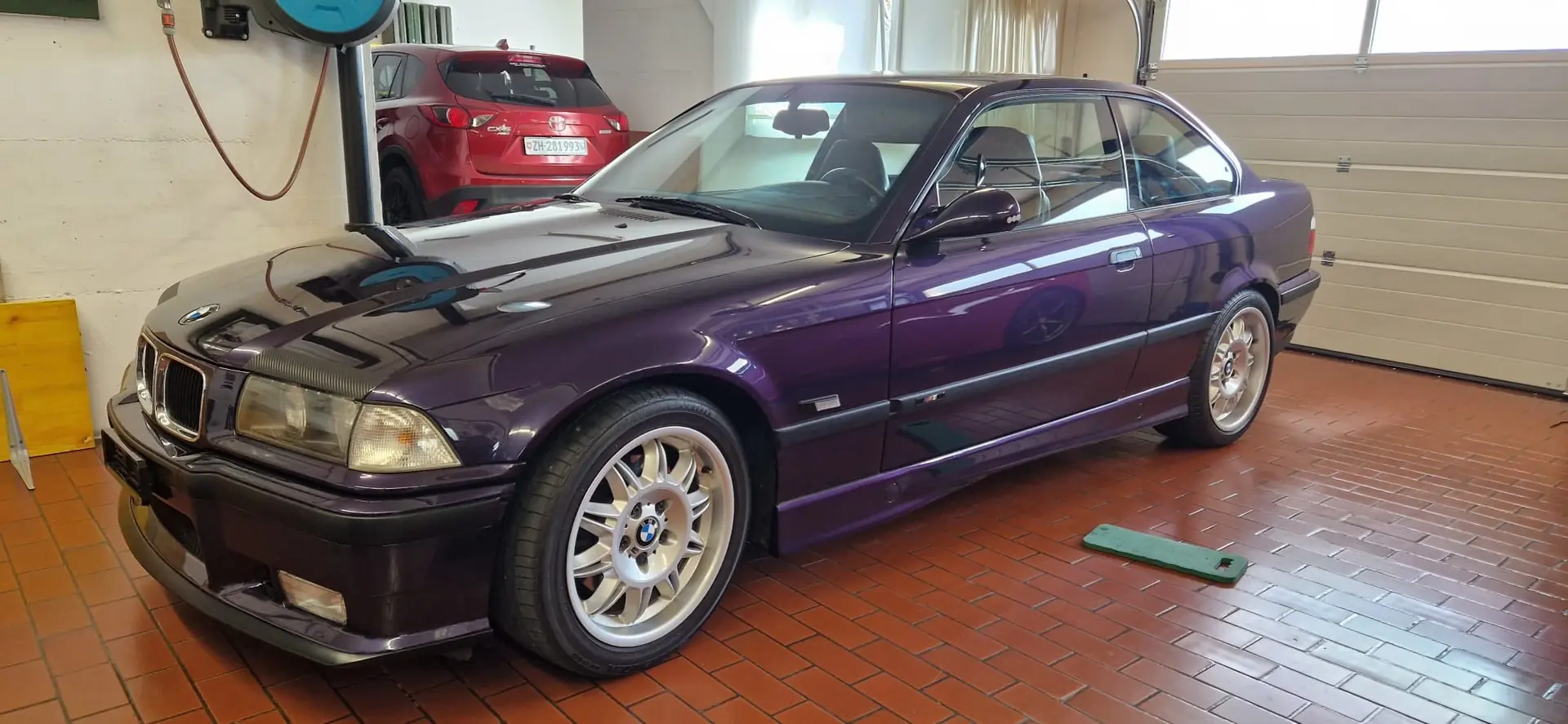 BMW M3 Coupé 1996 — Légende sportive violet métallisé, 321 ch purs — vista esterna