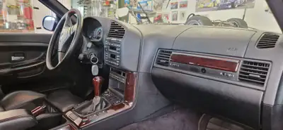 BMW M3 Coupé 1996 — Légende sportive violet métallisé, 321 ch purs — dettaglio