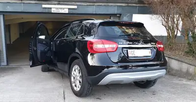 Mercedes-Benz GLA 250 4Matic — SUV compact premium, 26 000 km seulement — intérieur