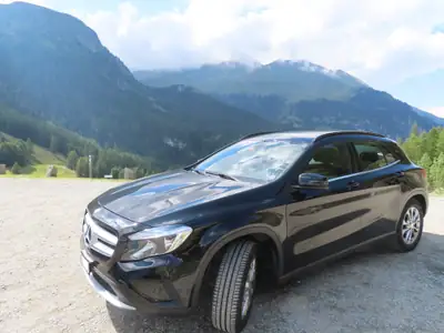 Mercedes-Benz GLA 250 4Matic — SUV compact premium, 26 000 km seulement — tableau de bord