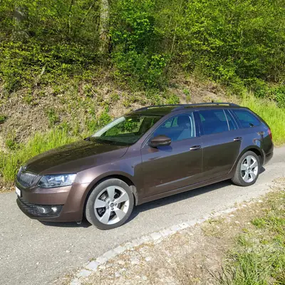 Skoda Octavia Combi 2.0 TDI 4x4 — Polyvalence robuste et moteur performant — vista posteriore