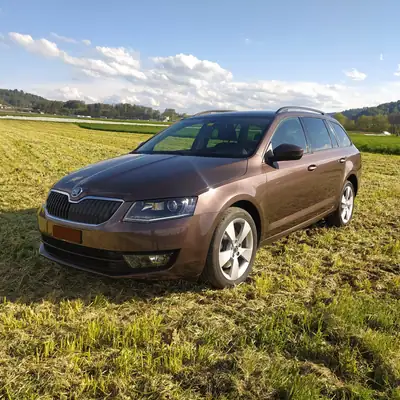 Skoda Octavia Combi 2.0 TDI 4x4 — Polyvalence robuste et moteur performant — vista esterna