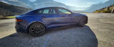Tesla Model S Plaid 2022 — 1271 ch, performances extrêmes, 20 000 km seulement — vue extérieure