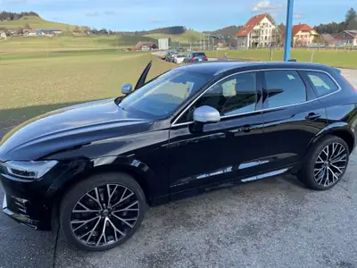 Volvo XC60 D4 AWD R-Design — SUV premium diesel, 4x4 intégral et design affirmé — exterior view
