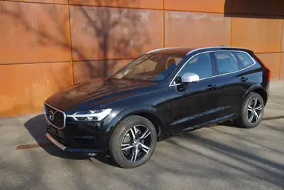 Volvo XC60 D4 AWD R-Design — SUV premium diesel, 4x4 intégral et design affirmé — rear view