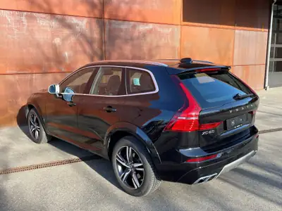Volvo XC60 D4 AWD R-Design — SUV premium diesel, 4x4 intégral et design affirmé — dashboard
