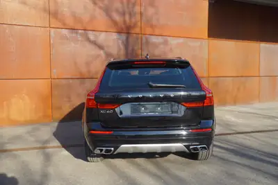 Volvo XC60 D4 AWD R-Design — SUV premium diesel, 4x4 intégral et design affirmé — detail
