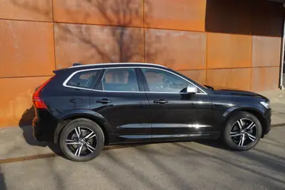 Volvo XC60 D4 AWD R-Design — SUV premium diesel, 4x4 intégral et design affirmé — Thumbnail 8